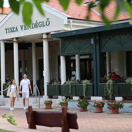 Club Tisza מלון *